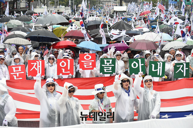  《 8·15 도심 메운 30만 시민…"文 이후 모든 게 후퇴했다" 》