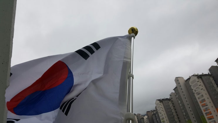  광복절, 태극기 달아요~[김천혁신 스마일찹쌀꽈배기]