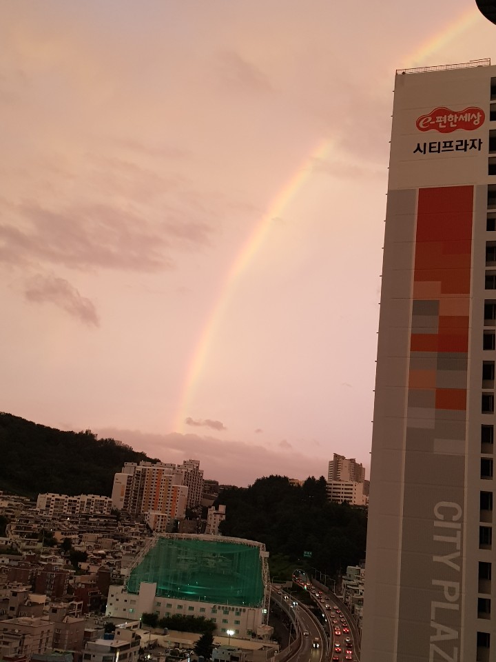  부산 태풍 오기전 무지개떳다!?!!광복절날 날씨는?!