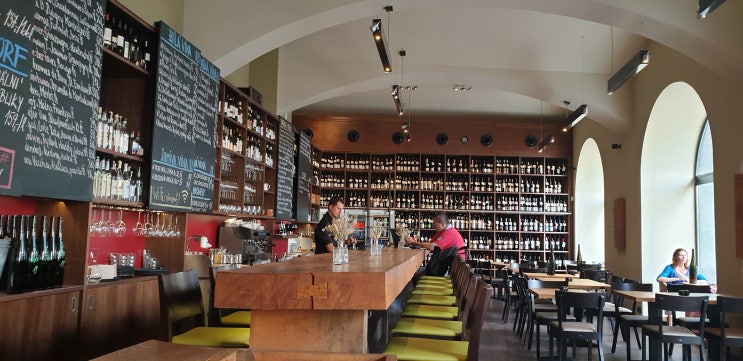  <프라하 와인 맛집> Vinograf wine bar