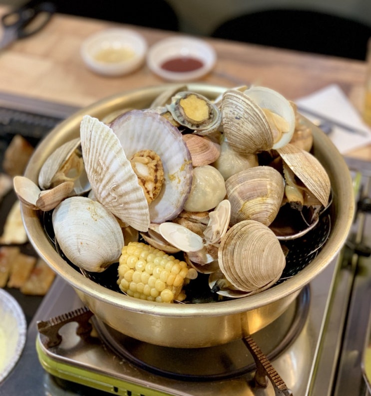  수원 호매실 맛집 조개까는 돼지