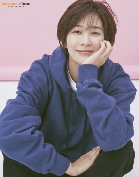 오혜원, 강한나  ‘연극 관람 비매너 논란’