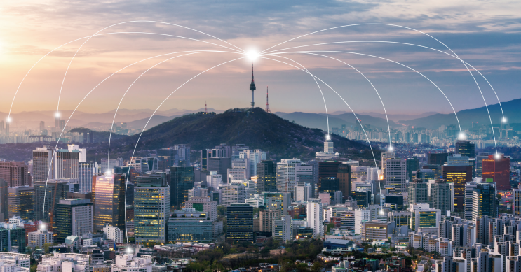  5G 인프라 : 4차 산업혁명 초기의 도전과 약속