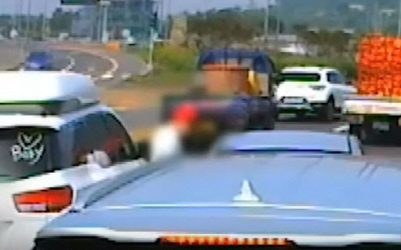 제주도 카니발 폭행 '가해자 엄벌' 청와대 국민청원 등장 제주도 카니발 폭행 '가해자 엄벌' 청와대 국민청원 등장