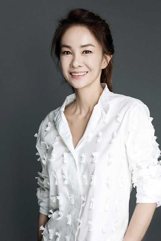  미코 출신 장윤정 “지난해 이혼…두 아이 양육 최선 다할 것”