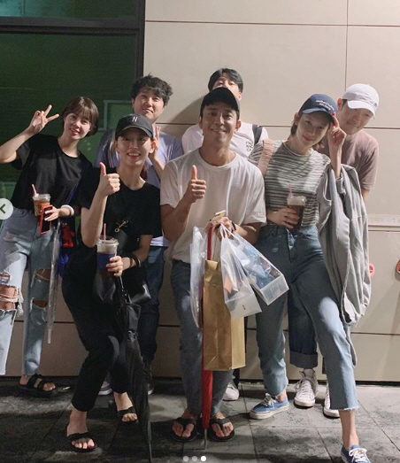 ‘지정생존자’ 배우들, 연극 ‘프라이드’ 비매너 논란…“죄송” ‘지정생존자’ 배우들, 연극 ‘프라이드’ 비매너 논란…“죄송”