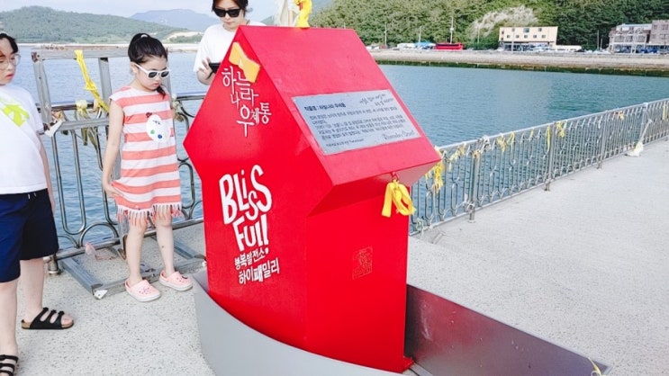  진도항? 팽목항 세월호 참사 분향소를 찾았습니다. 부모된자로서 너무 가슴아프고 가슴이 먹먹합니다. 대한민국에 절대 이런 일이 있어서는 않됩니다.
