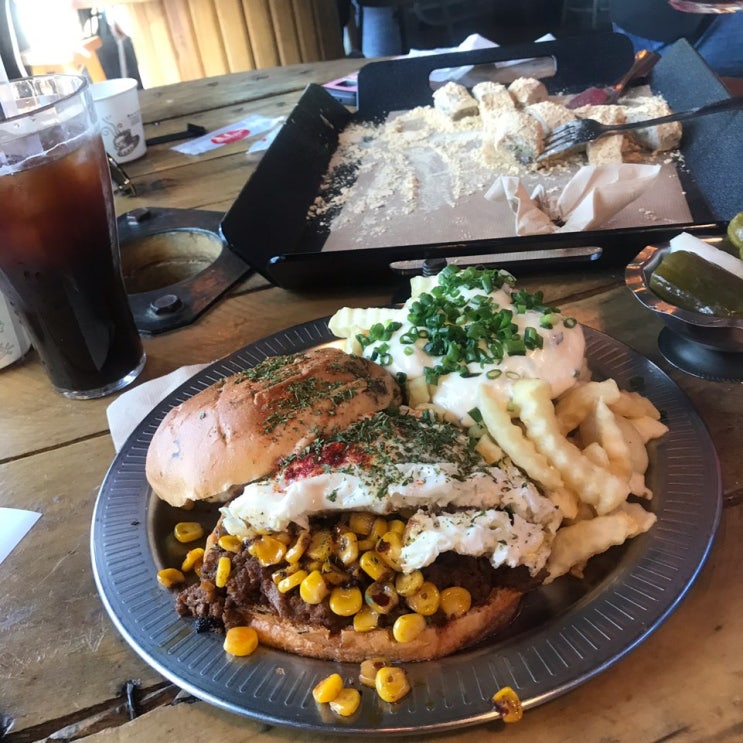  [경기/파주] 경기 파주브런치맛집 파주커피맛집 "더티트렁크" 후기 커피 브레드 브런치 한번에 해결하자 드라마 "WWW" 촬영지 <더티트렁크 > 본점 