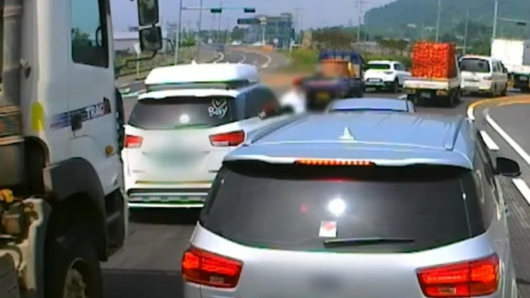  제주도 카니발 칼치기 항의에, 아이들 앞에서 폭행