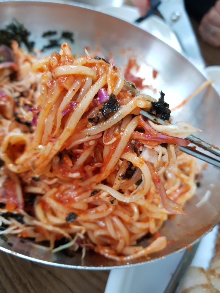  춘천비빔국수.춘천중앙시장맛집 명품비빔국수 생면이라 더 땡기는 맛