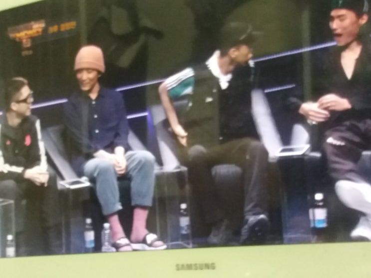  래퍼를 좋아하는 아이덕에 오늘도 강제시청하네요