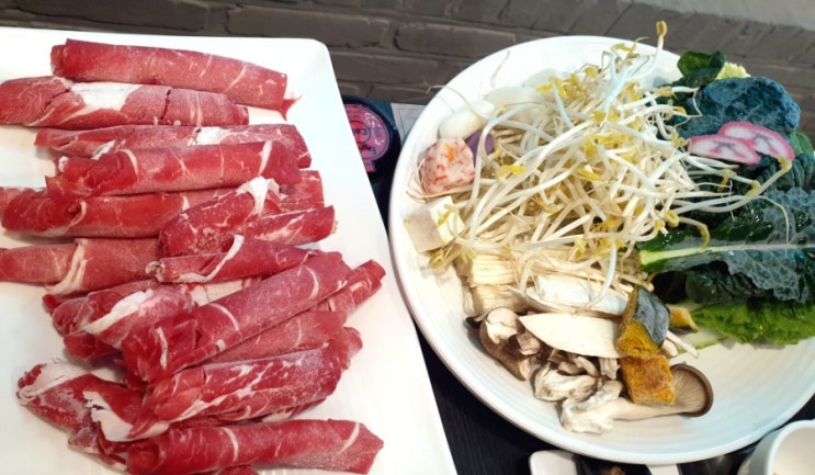 야채가 신선한 샤브샤브와 불맛이 일품인 철판쭈꾸미가 춤추는, 채선당 오포점