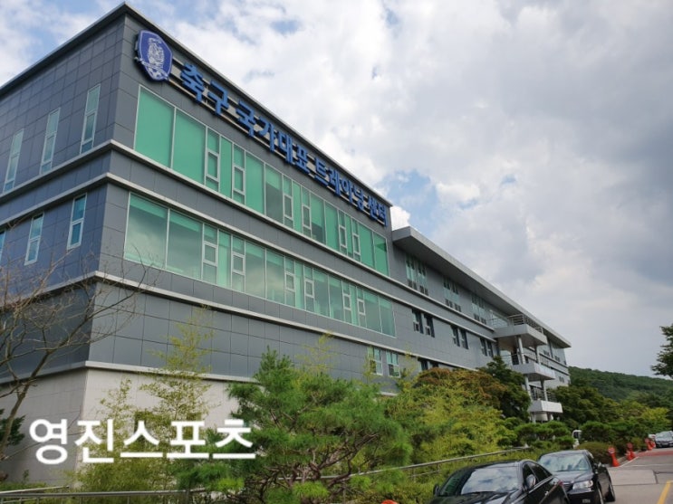 축구 국가대표 트레이닝센터 NFC  헬스기구,운동기구,설치한 모습입니다. 바닥공사와 스폰서 렙핑작업만 하면 멋찐 모습으로 재탄생 기대하세요^^