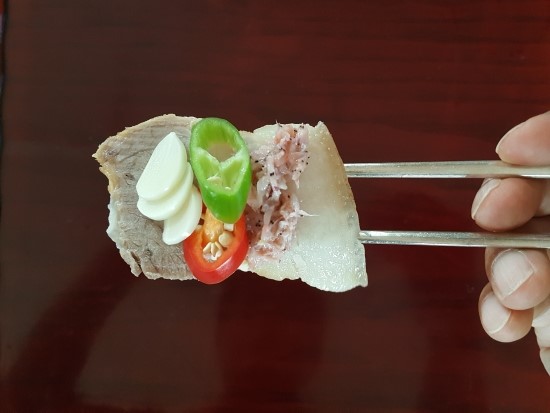  삼겹살이 자하젓을 만나다.(유승배)