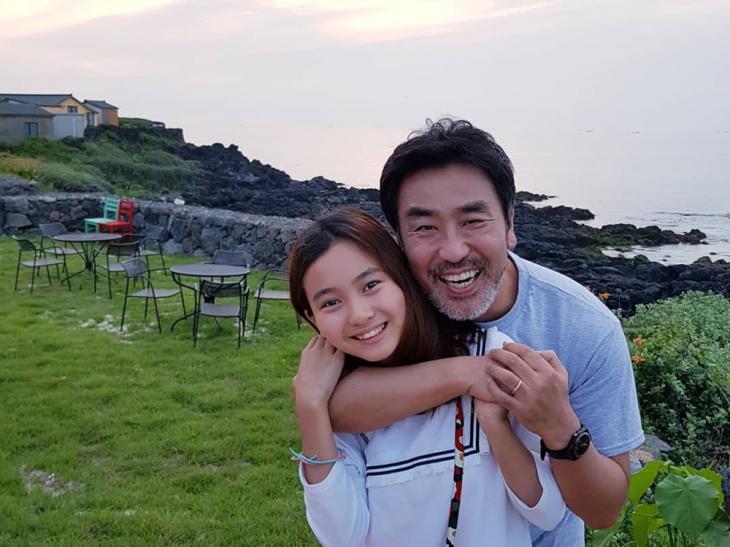 ‘7번방의 선물’ 류승룡, 훌쩍 큰 갈소원과 재회…“잘 크고 있는 소원이” ‘7번방의 선물’ 류승룡, 훌쩍 큰 갈소원과 재회…“잘 크고 있는 소원이”