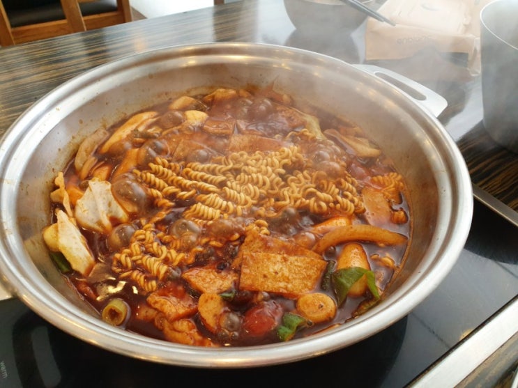  신림마뇨떡볶이: 7900원으로 맛있게 즐기는 떡볶이무한리필뷔페