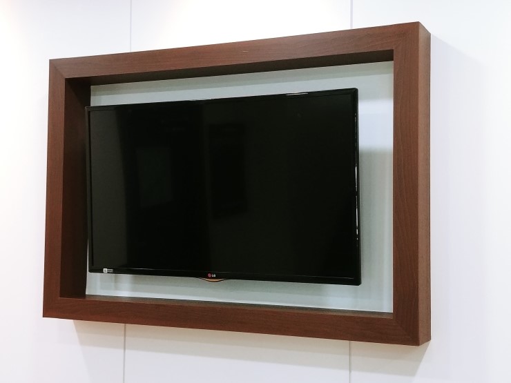 벽걸이 TV 설치 비용도 저렴하고 엘지전자서비스센터에서도 가능했습니다.