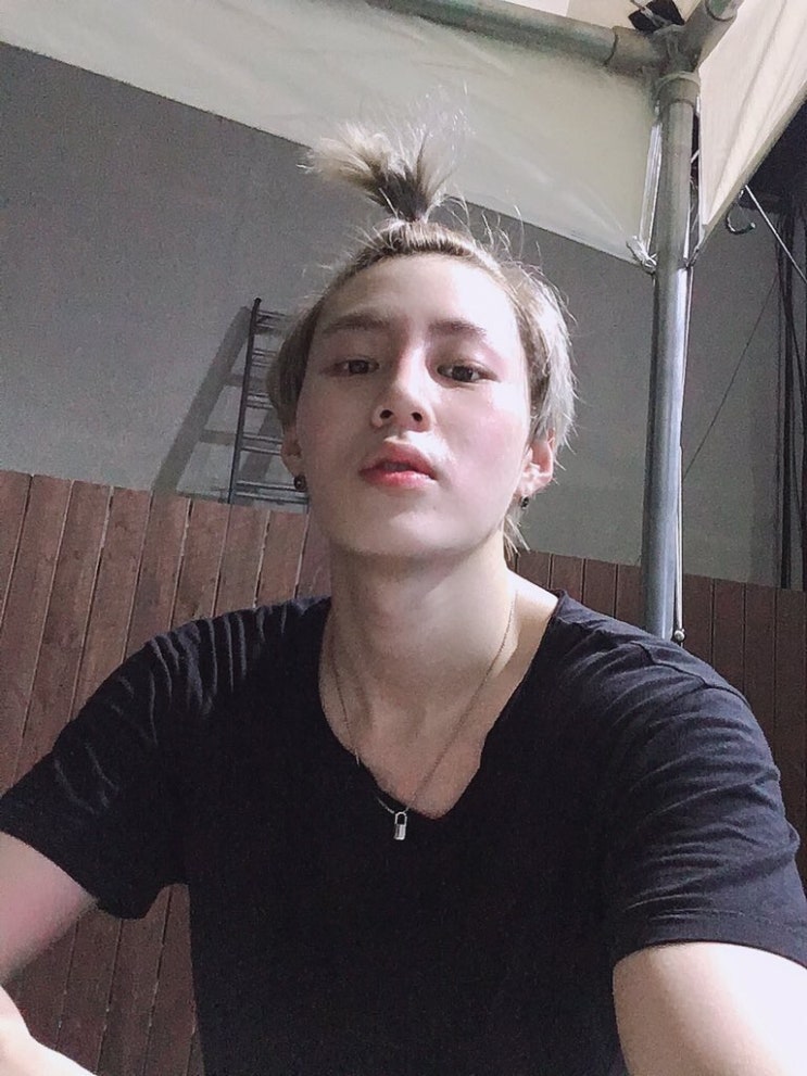  사과머리 ...ㅎ ㅏ Aㅏ 하성운 만세