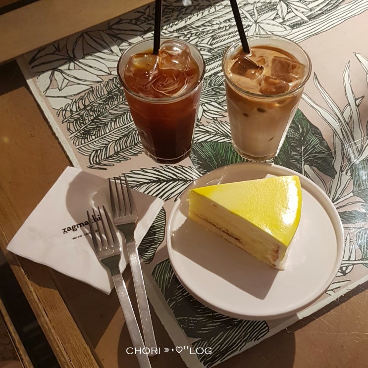  성수역 카페 자그마치, 넓은 규모와 분위기 좋은 곳 장단점 후기