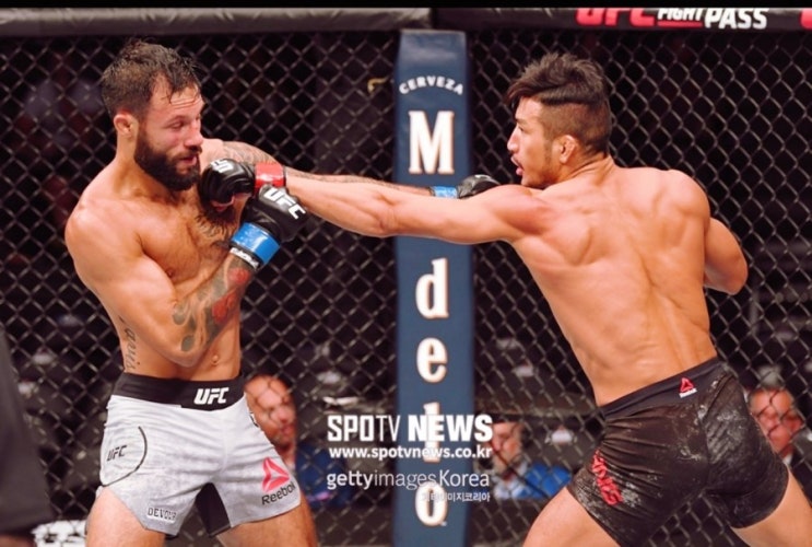  강경호 난적 브랜든 데이비스에게 판정승..UFC 밴텀급 2연승 거둔 미스터 퍽페트 강경호..