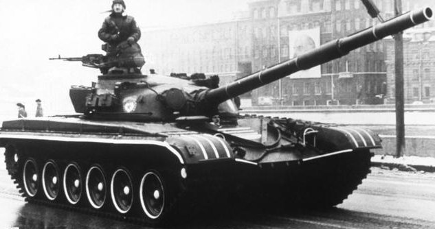  현재 러시아의 주력전차(MBT) T-90의 형 'T-72'