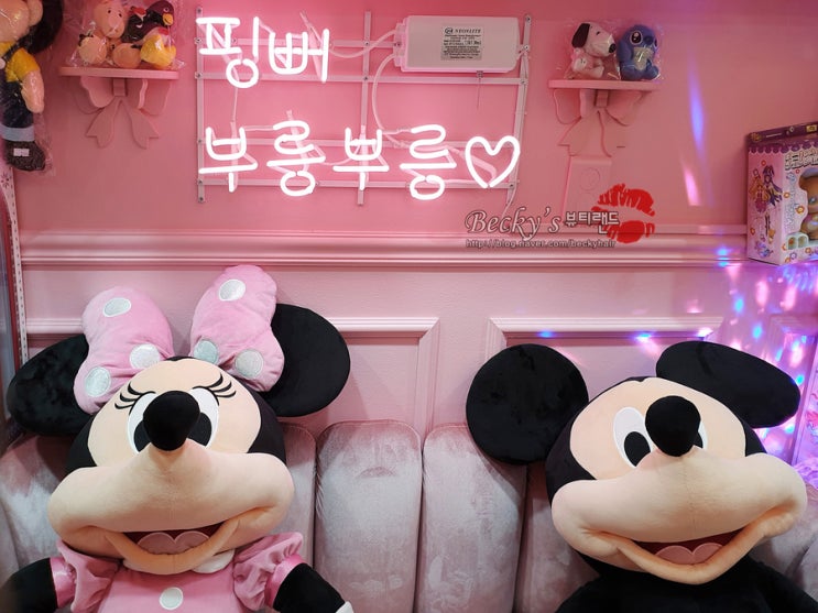 홍대 디즈니 장난감 소품샵 핑크버스