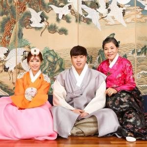 배지현, 단아한 한복 자태 눈길 "남편이 좋아서 어쩔 줄 모르네" 배지현, 단아한 한복 자태 눈길 "남편이 좋아서 어쩔 줄 모르네"