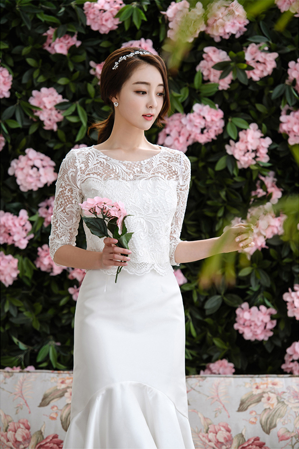  피앙세로 만들어주는 화사한 드레스