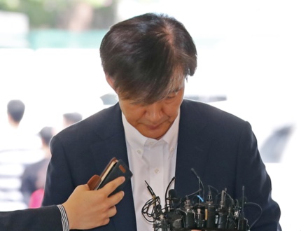의전원 '2번 낙제'에도, 조국 딸 6학기 연속 장학금 1200만원 의전원 '2번 낙제'에도, 조국 딸 6학기 연속 장학금 1200만원
