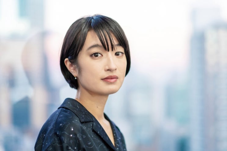  내년 NHK 대하 드라마 '기린이 온다.'의 두 여주인공 카도와키 무기와 사와지리 에리카가 견원지간 (에리카: 너 왜 눈을...이 아니라 인사를 안 하니?)