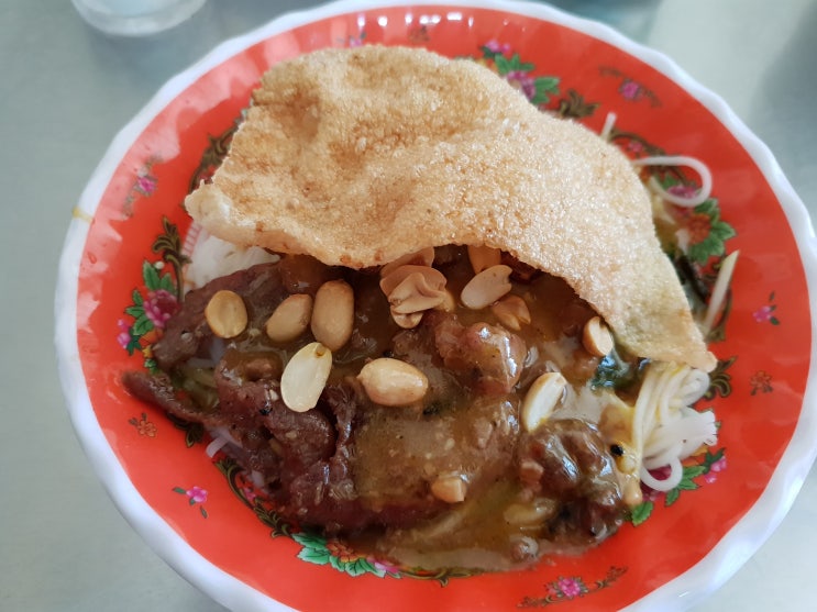  [다낭] 한 시장 근처의 베트남 비빔 쌀국수 맛집 'Bún thịt nướng Nga'