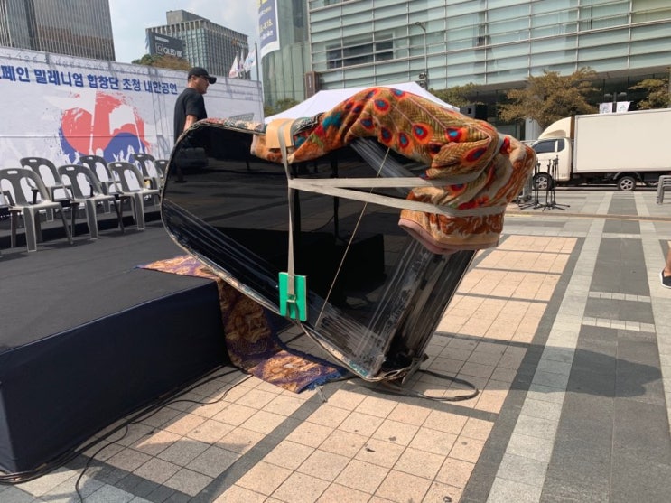  스페인 밀레니엄 합창단에 공연에 그랜드피아노 운반 및 설치해드렸습니다.
