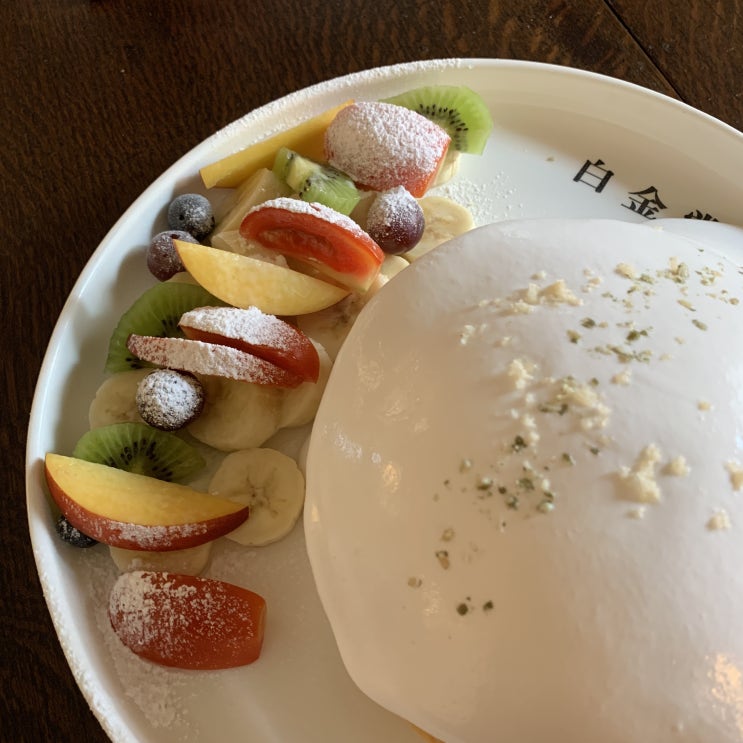  광교 카페거리, 백금당 (수플레 팬케이크)