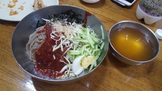 봉평 시내 현대막국수의 막국수와 전병 봉평 시내 현대막국수의 막국수와 전병