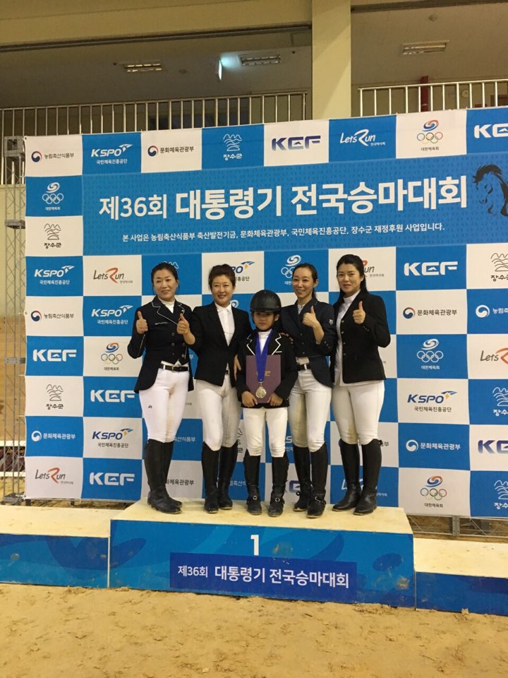  [경기헤드라인] 매직키스치과 정유미 원장, 파밀리에승마장 선수단으로 대통령배 승마대회 출전… 유소년부 전은재 선수 2위 쾌거
