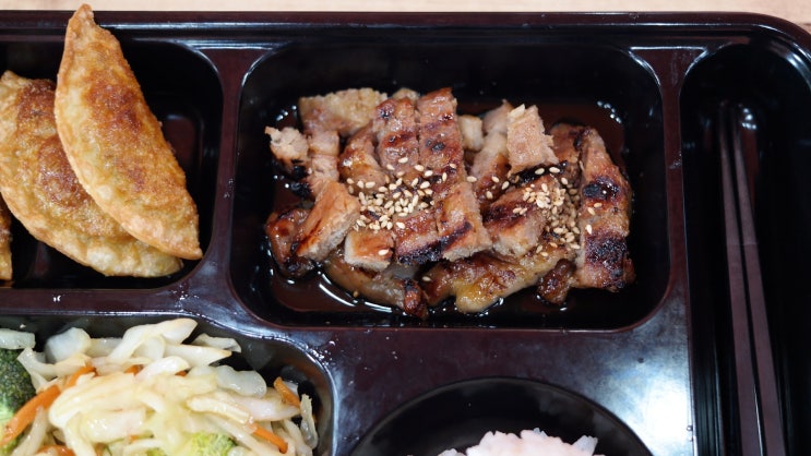  미국 시애틀식 테리야끼 포크 요리와 비프 요리