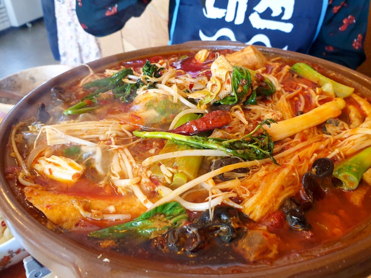  부산 중앙동 참치집에서 마라탕과 멘보샤를? 가성비 좋은 마구로노테이블