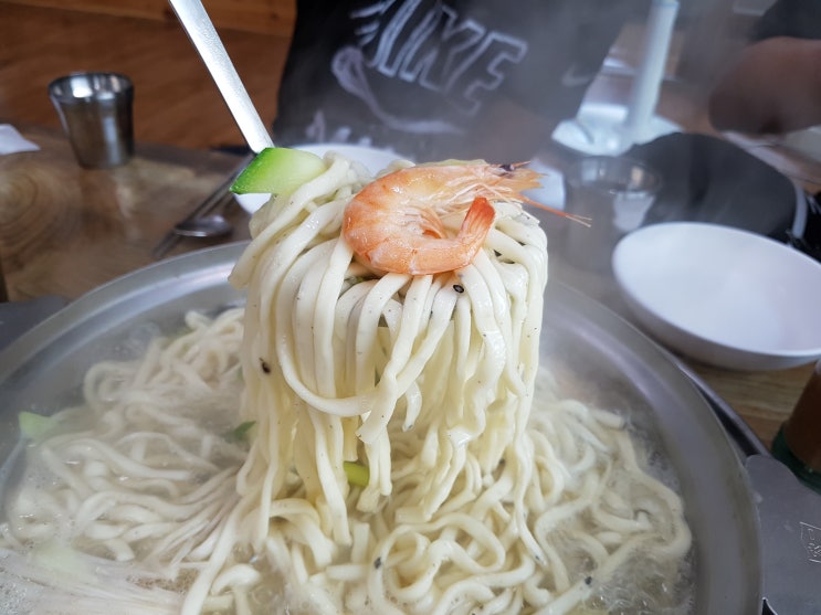  충주 맛집, 칠금동 칼국수 손 만두전골 전문점 다녀온 후기입니다.