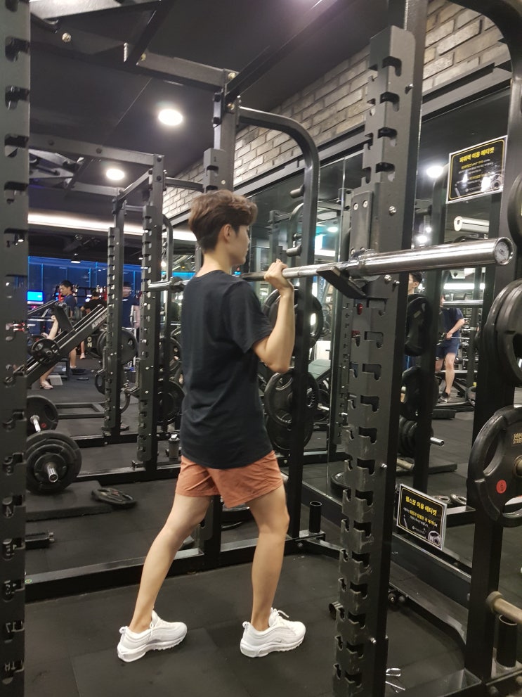  서울대입구역 헬스장 밀리터리 프레스를 배워봅시다