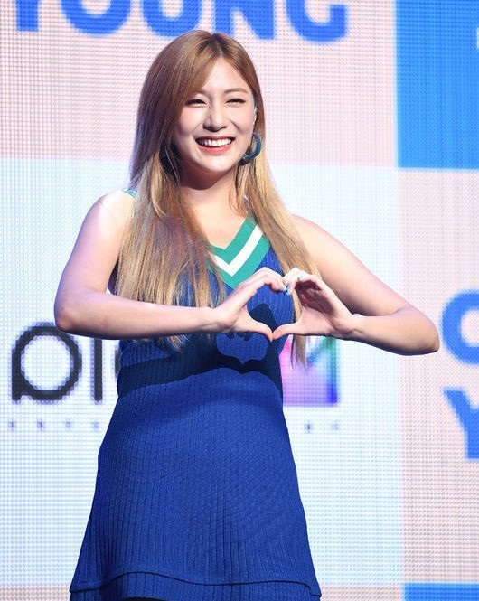  에이핑크 오하영, "솔로 앨범엔 '핑크' 없어요"