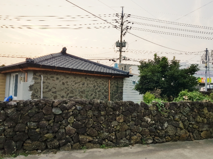  이모랑 제주도여행 1일 - 드리네돌집 돌담집, 예례동 논짓물, 도두해녀의집, 티웨이항공