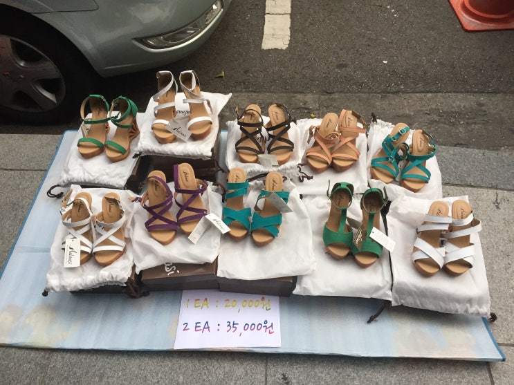  가로수길 신발 노점상