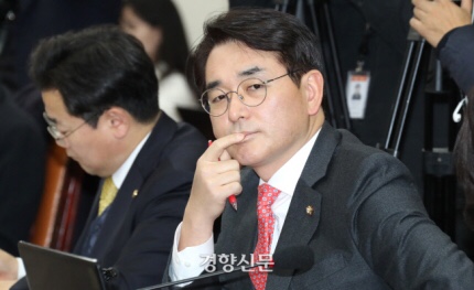 민주당 일부서도 ‘조국 결단론’ 솔솔···박용진 “납득 못하는 해명 내놓는다면 최악의 상황”