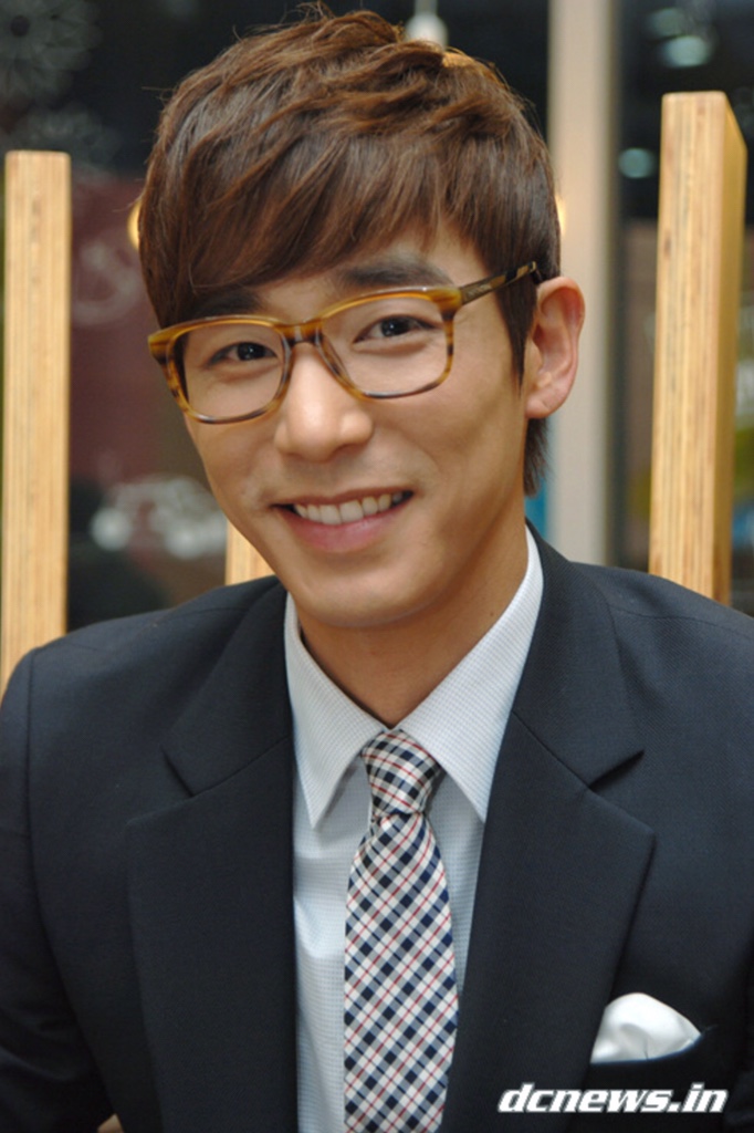  개인기로 똘똘 뭉친 진이한, "제 매력에 빠져 보실래요?" 個人技で固く団結したチンイハン、「私の魅力にはまってみたいと思う？」   2011-06-14 17:20:41