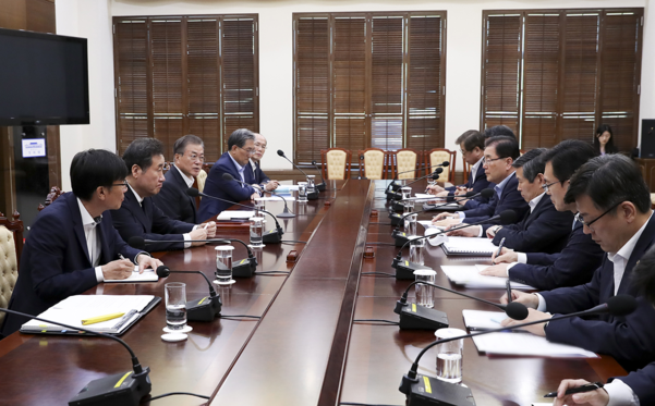  오전까지 '지소미아 유지' 기류...文대통령, 왜 막판에 마음 돌렸나