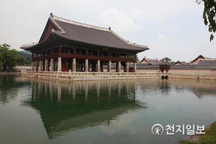  [조선왕조 발자취] 조선 제일의 궁궐 경복궁 "태평성대"의 뜻 담겨