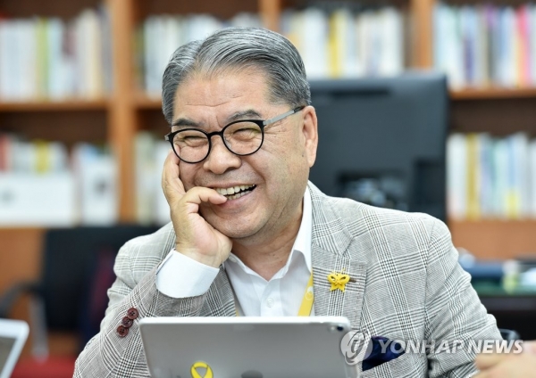  盧정권 때 통일부 장관 이재정 "조국 '따님', 현장실습하고 '에세이' 쓴 것...당연히 제1저자"