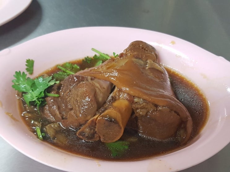 태국 방콕 자유 여행 3일차 : 방콕 족발 덮밥 맛집 / 짜런쌩씰롬 / 스트리트 푸드 파이터 백종원 맛집 / 족발 덮밥 / 카오카무 태국 방콕 자유 여행 3일차 : 방콕 족발 덮밥 맛집 / 짜런쌩씰롬 / 스트리트 푸드 파이터 백종원 맛집 / 족발 덮밥 / 카오카무