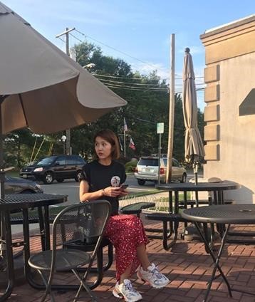‘뉴욕댁’ 이진, 남편과 데이트 중? 소녀감성 폭발 일상 포착! ‘뉴욕댁’ 이진, 남편과 데이트 중? 소녀감성 폭발 일상 포착!