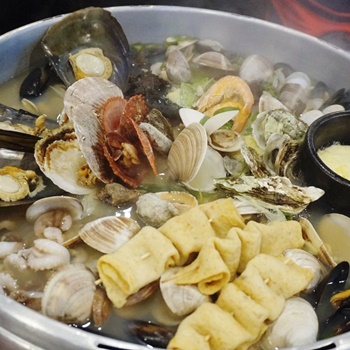  봉천동맛집 현대시장 대왕조개전골 푸짐해